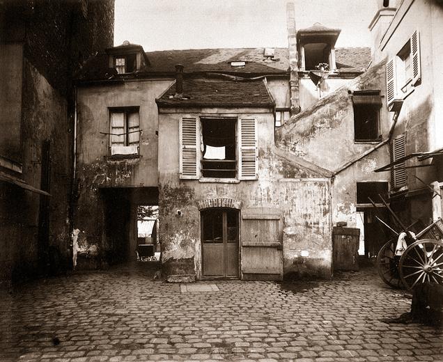 eugc3a8ne-atget-cour-178-avenue-de-choisy-1913